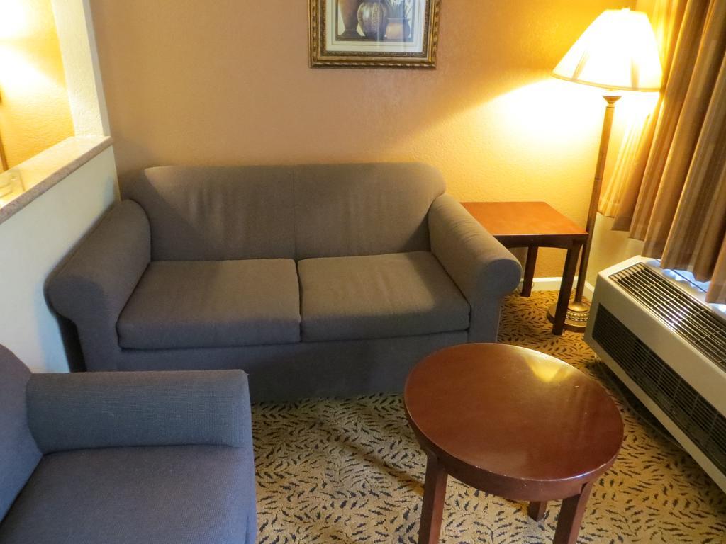 Executive Inn & Suites Sacramento Buitenkant foto