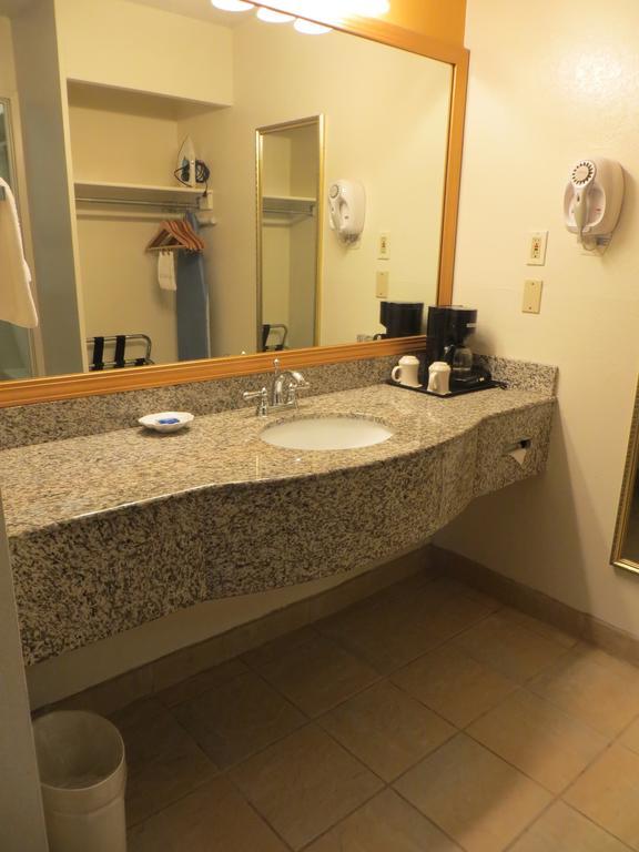Executive Inn & Suites Sacramento Buitenkant foto