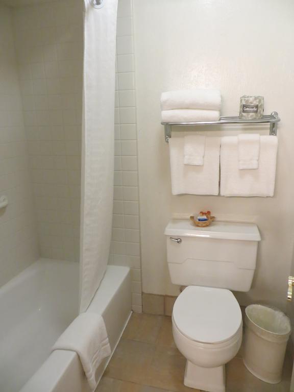 Executive Inn & Suites Sacramento Buitenkant foto