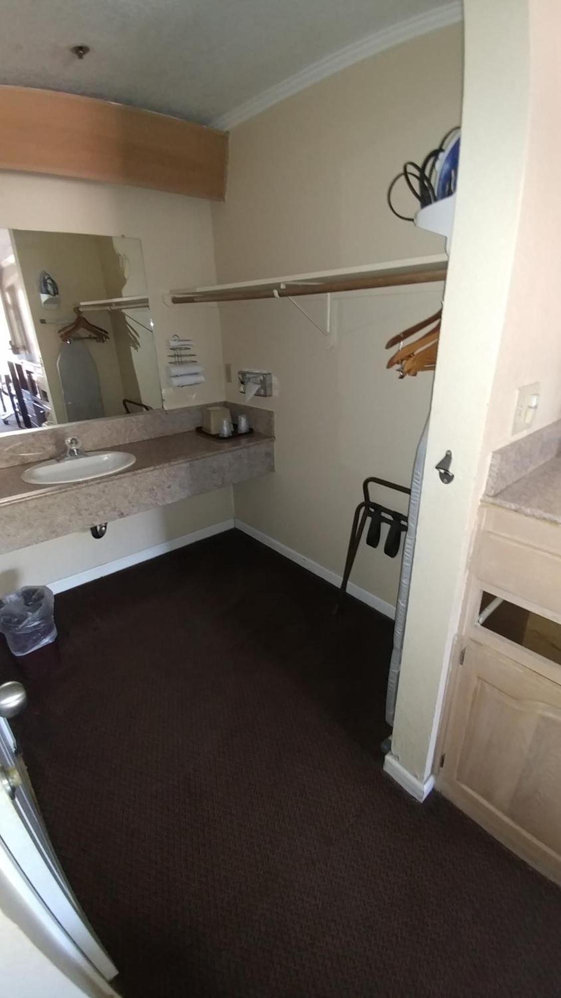 Executive Inn & Suites Sacramento Buitenkant foto